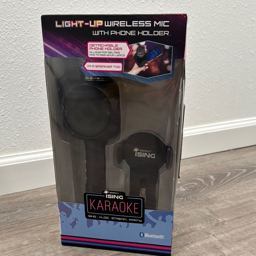 iSing Black Wireless Microphone with Phone Holder